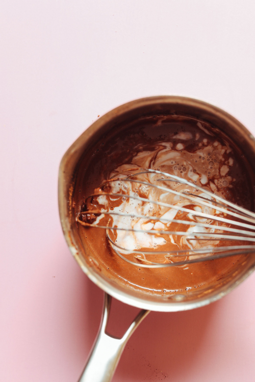 HEALTHY-Naturally-Sweetened-Vegan-Chocolate-Mousse-7-ingredients-EASY-SO-delicious.-vegan-glutenfree-plantbased-dessert-chocolate-mousse-minimalistbaker-recipe-2.jpg